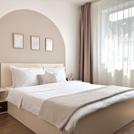 Wanderlust Home Cream, Rasnov Apt For 4, Wifi And Free Parking Zewnętrze zdjęcie