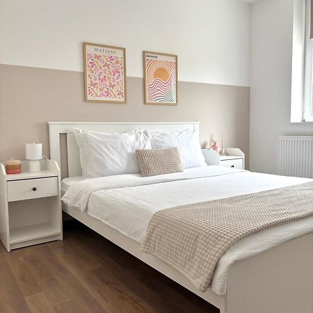 Wanderlust Home Cream, Rasnov Apt For 4, Wifi And Free Parking Zewnętrze zdjęcie