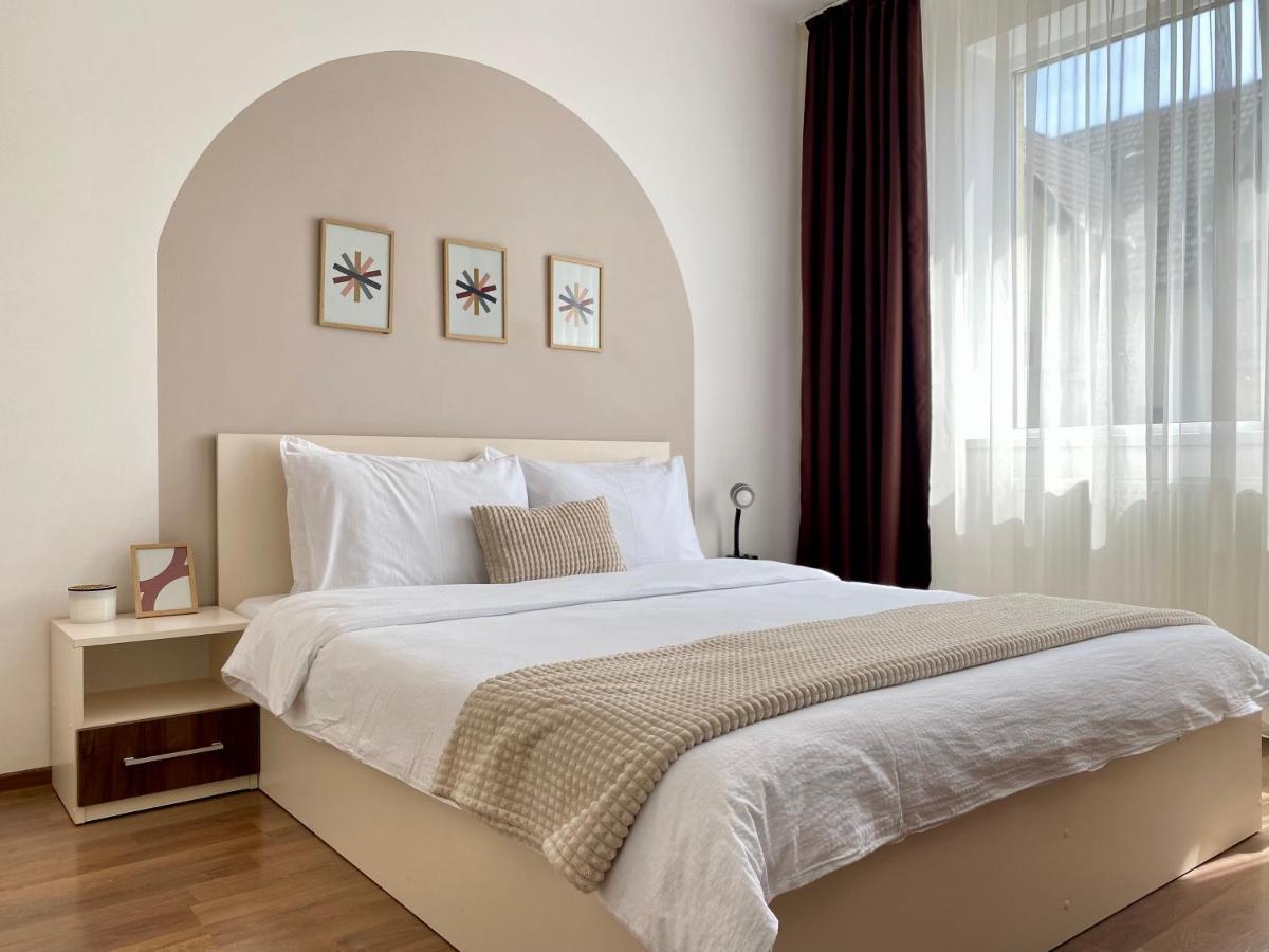 Wanderlust Home Cream, Rasnov Apt For 4, Wifi And Free Parking Zewnętrze zdjęcie