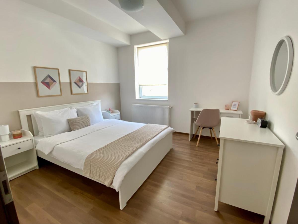 Wanderlust Home Cream, Rasnov Apt For 4, Wifi And Free Parking Zewnętrze zdjęcie