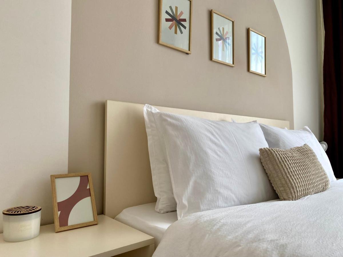 Wanderlust Home Cream, Rasnov Apt For 4, Wifi And Free Parking Zewnętrze zdjęcie