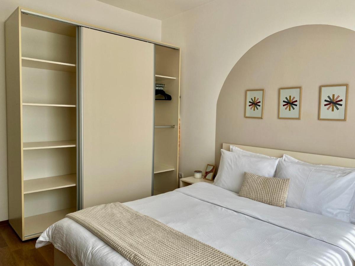 Wanderlust Home Cream, Rasnov Apt For 4, Wifi And Free Parking Zewnętrze zdjęcie