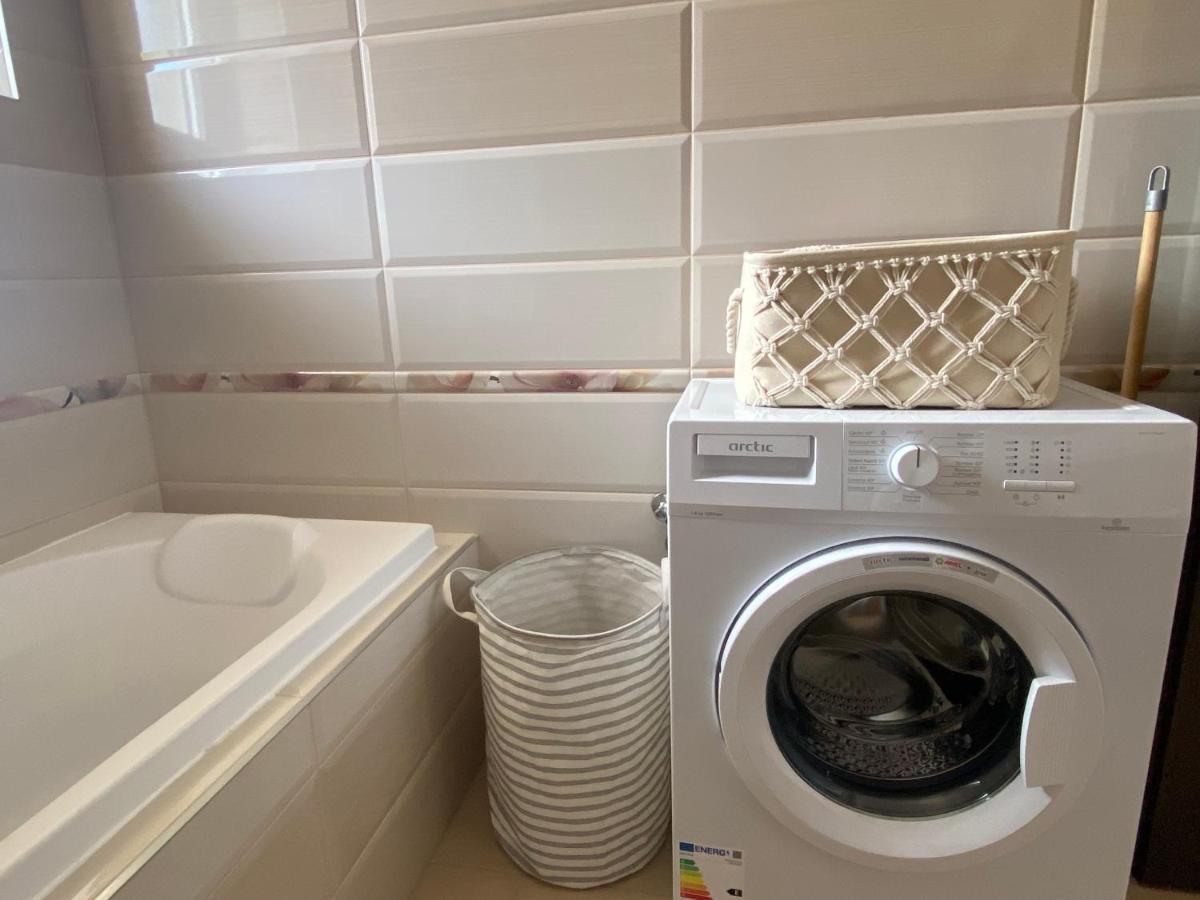 Wanderlust Home Cream, Rasnov Apt For 4, Wifi And Free Parking Zewnętrze zdjęcie