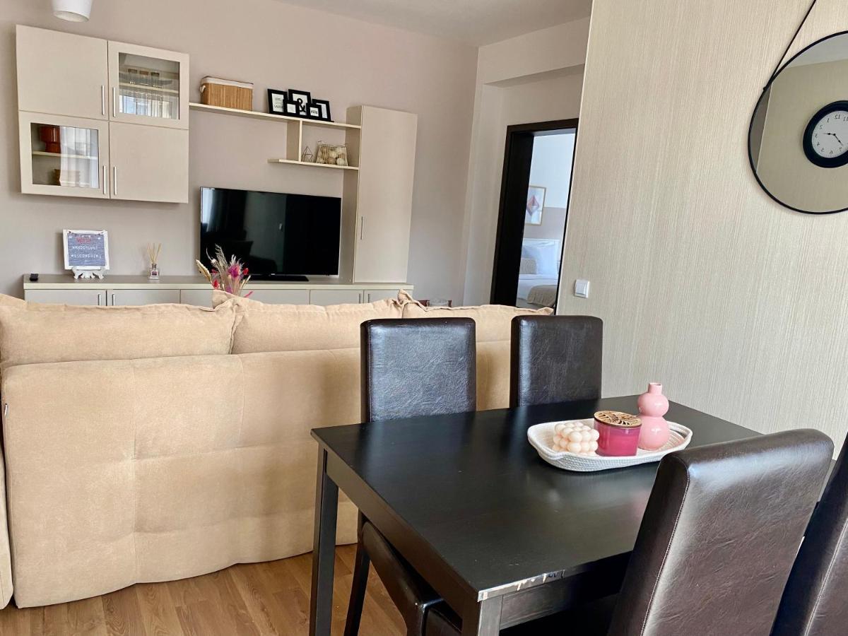 Wanderlust Home Cream, Rasnov Apt For 4, Wifi And Free Parking Zewnętrze zdjęcie