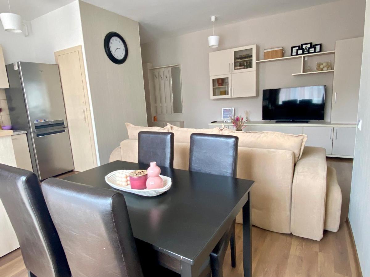 Wanderlust Home Cream, Rasnov Apt For 4, Wifi And Free Parking Zewnętrze zdjęcie