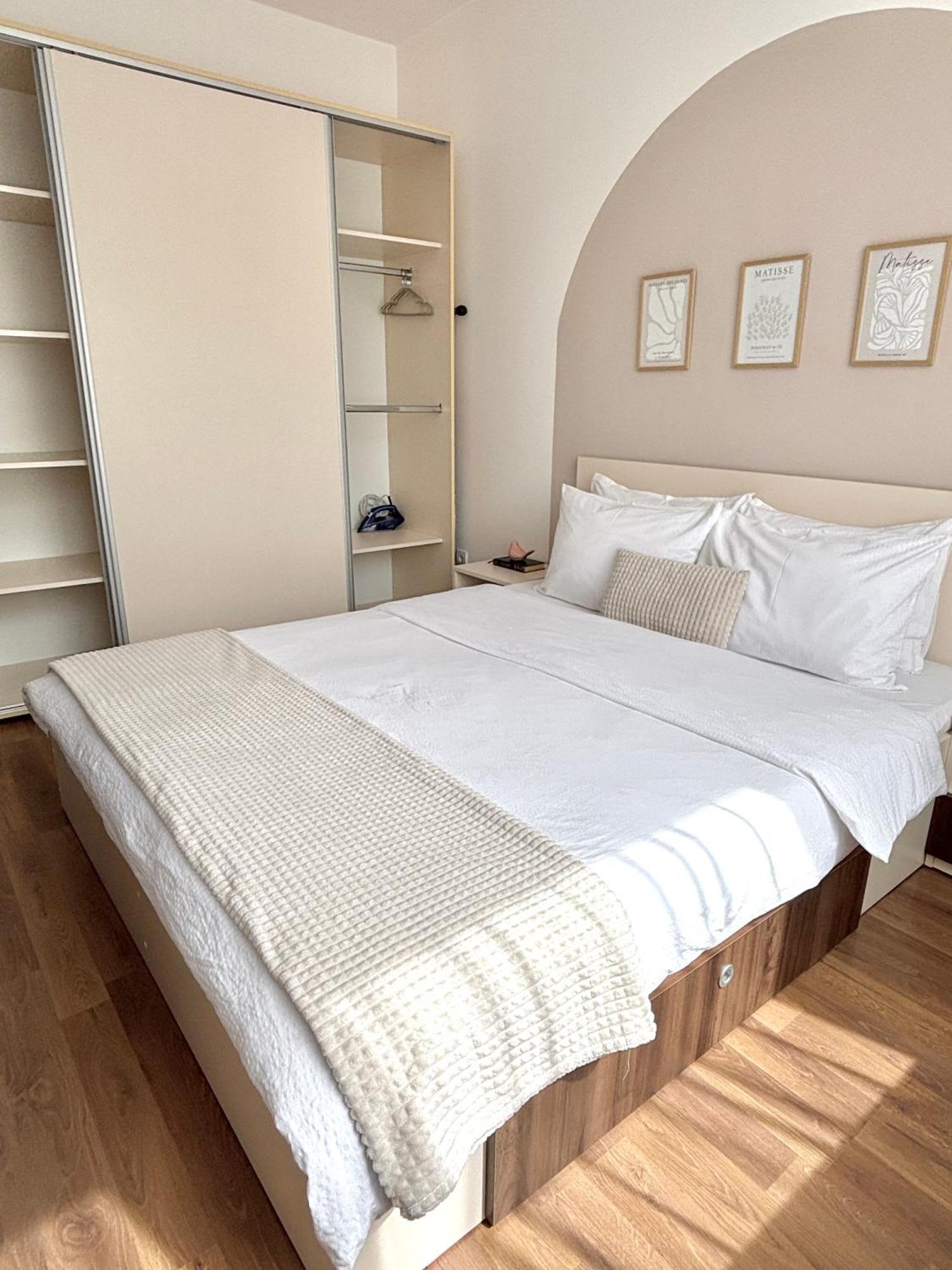 Wanderlust Home Cream, Rasnov Apt For 4, Wifi And Free Parking Zewnętrze zdjęcie