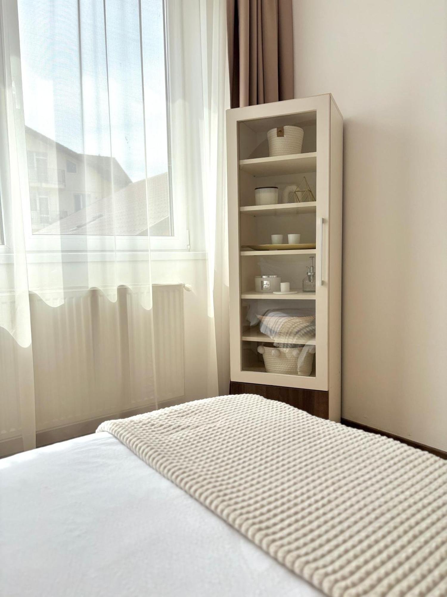 Wanderlust Home Cream, Rasnov Apt For 4, Wifi And Free Parking Zewnętrze zdjęcie