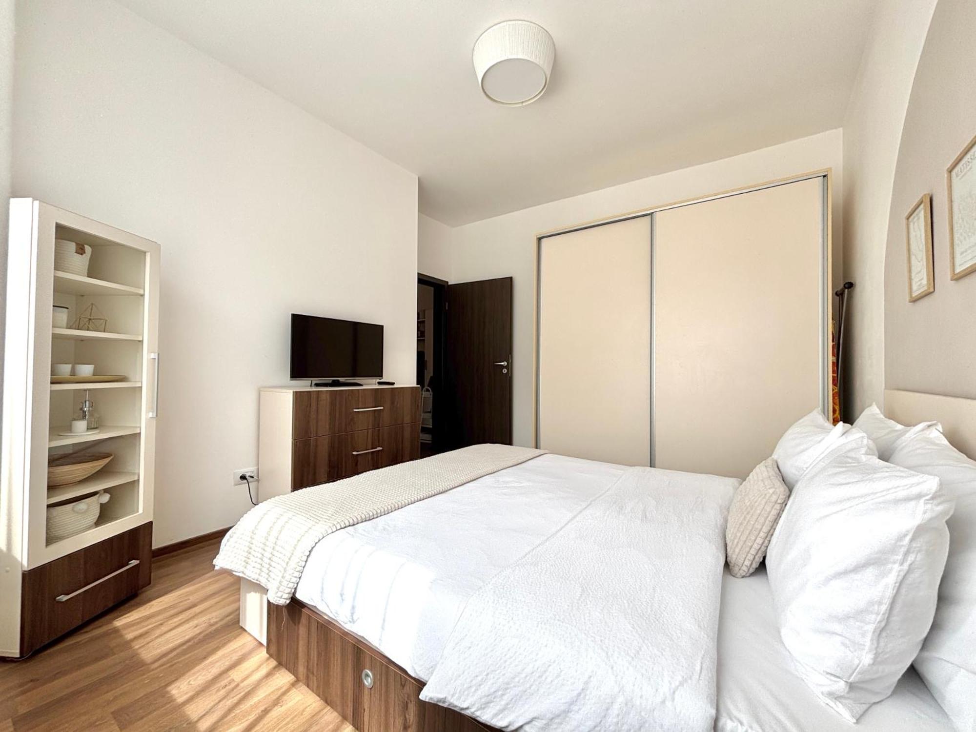 Wanderlust Home Cream, Rasnov Apt For 4, Wifi And Free Parking Zewnętrze zdjęcie