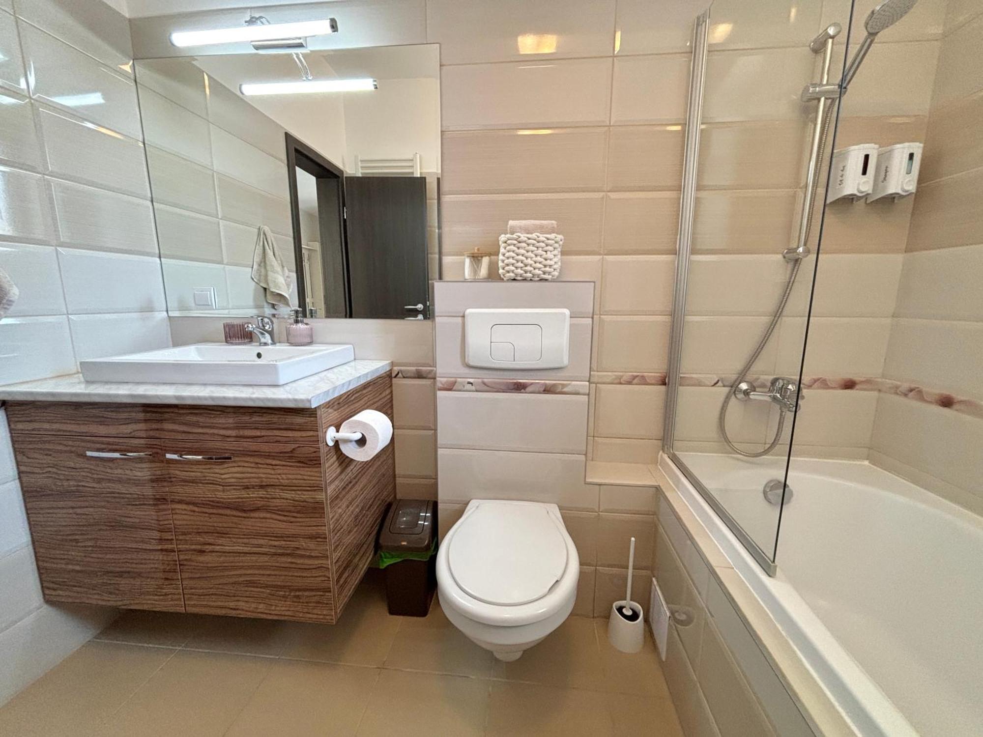 Wanderlust Home Cream, Rasnov Apt For 4, Wifi And Free Parking Zewnętrze zdjęcie